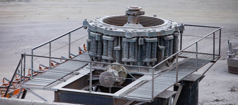 Конусная дробилка: назначение, области применения, принцип работы и особенности обслуживания