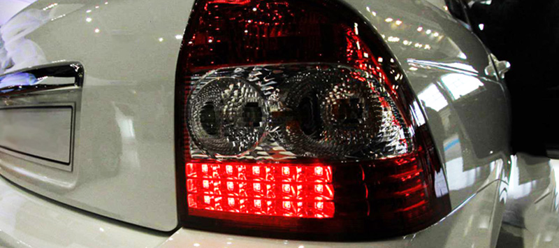 На производствах светодиодных автомобильных фонарей используют материалы от компании «Моденжи»