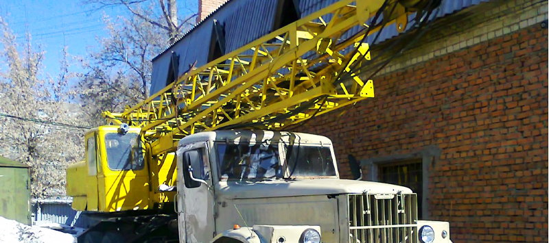 Автокран с решетчатой стрелой Автокран с решетчатой стрелой