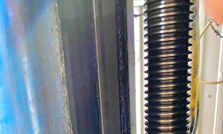 Ходовой винт электромеханического подъемника. Смазка винтового подъемника